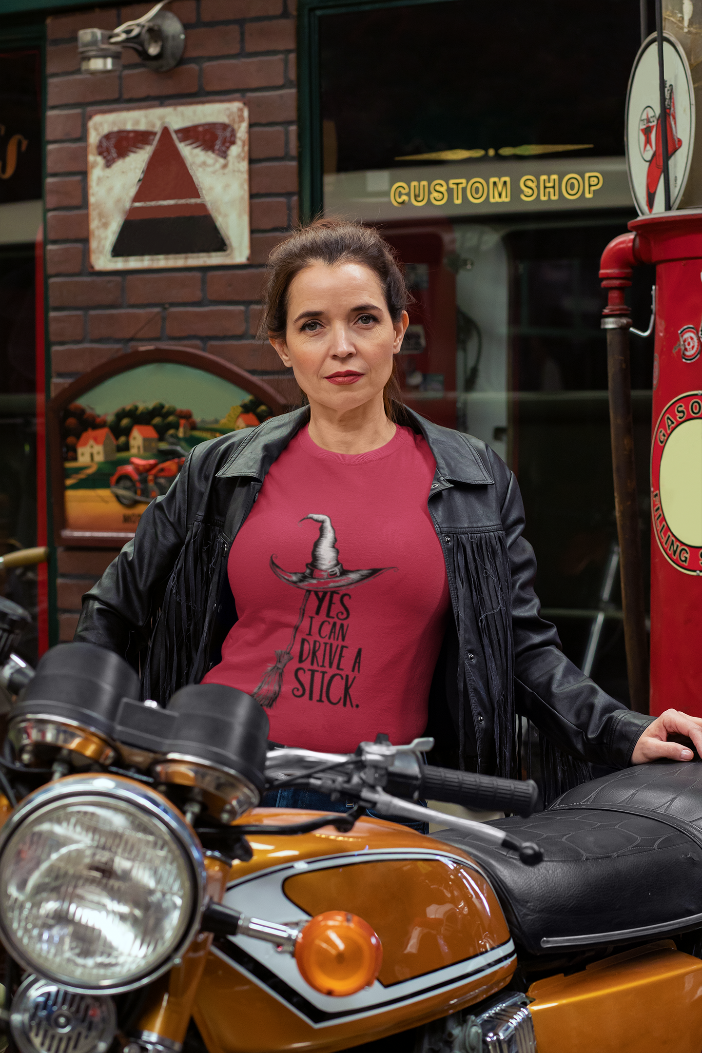 Yes I Can Drive a Stick – Funny Halloween Witch T-Shirt | Unisex Casual Tee